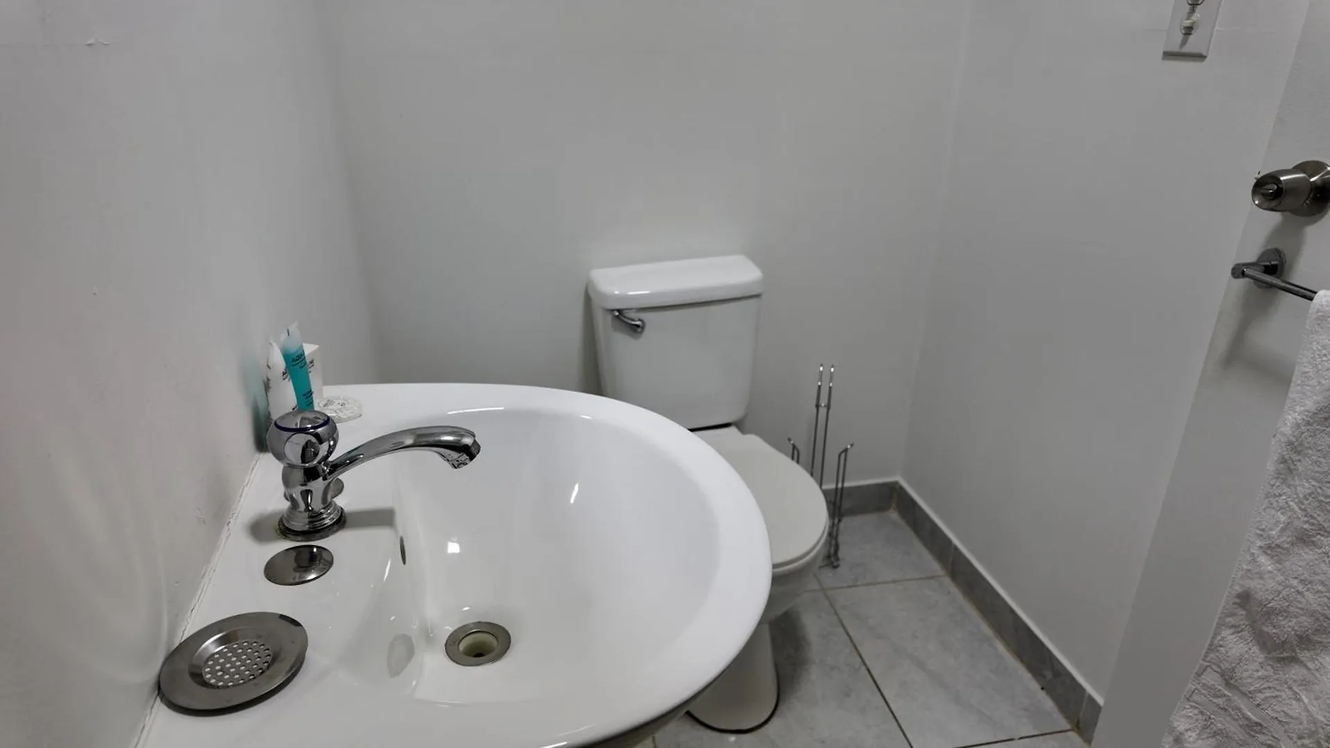 אורנג'סטאד Aruba Apartments